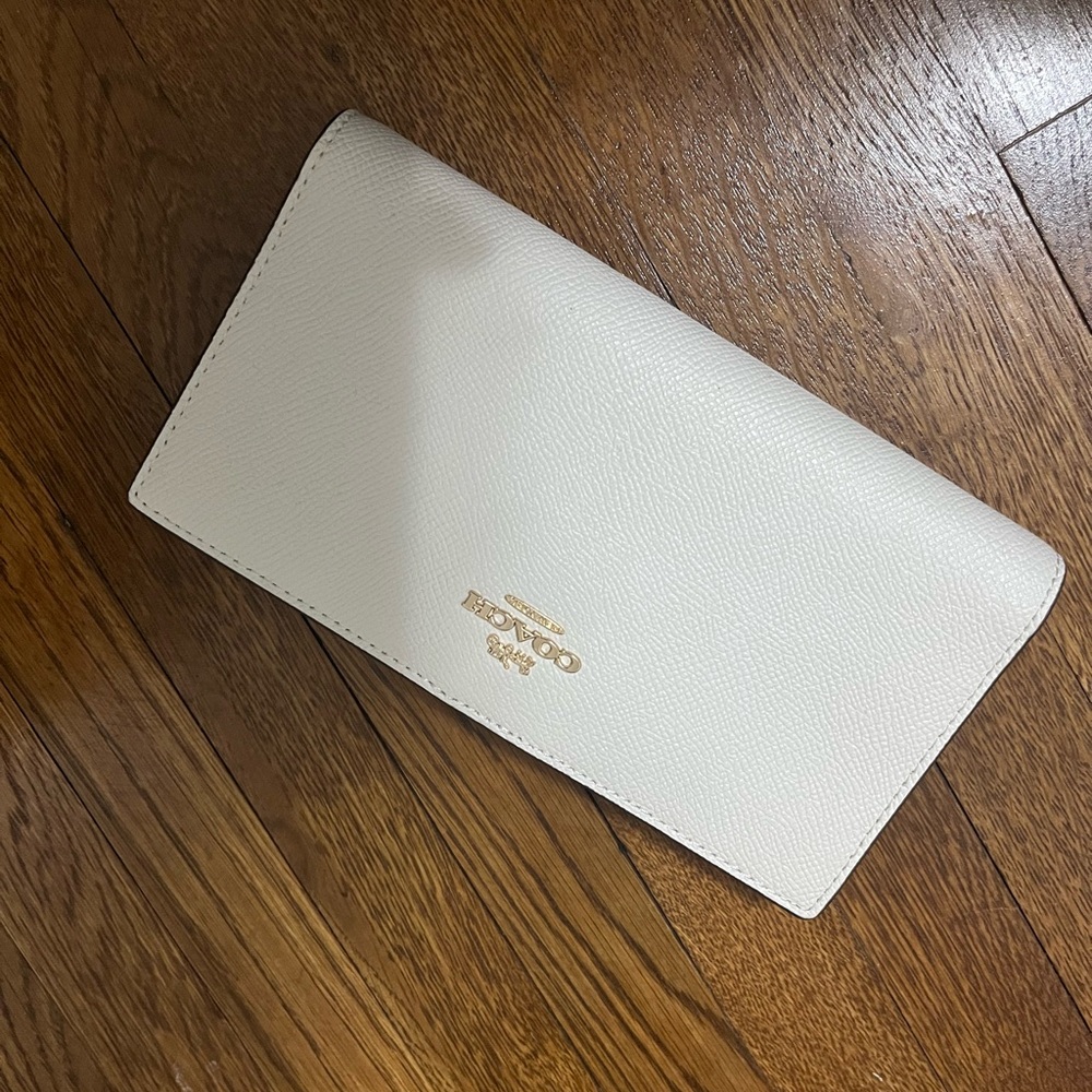 Coach: Ivory Snap Wallet☁️ - Picture 2 of 7